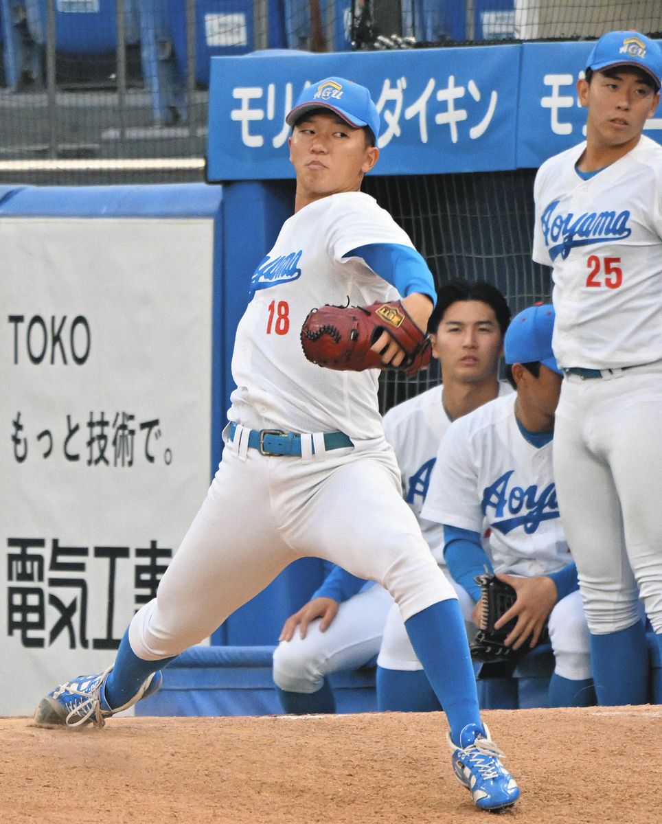 ブルペンで調整する青学大・鈴木