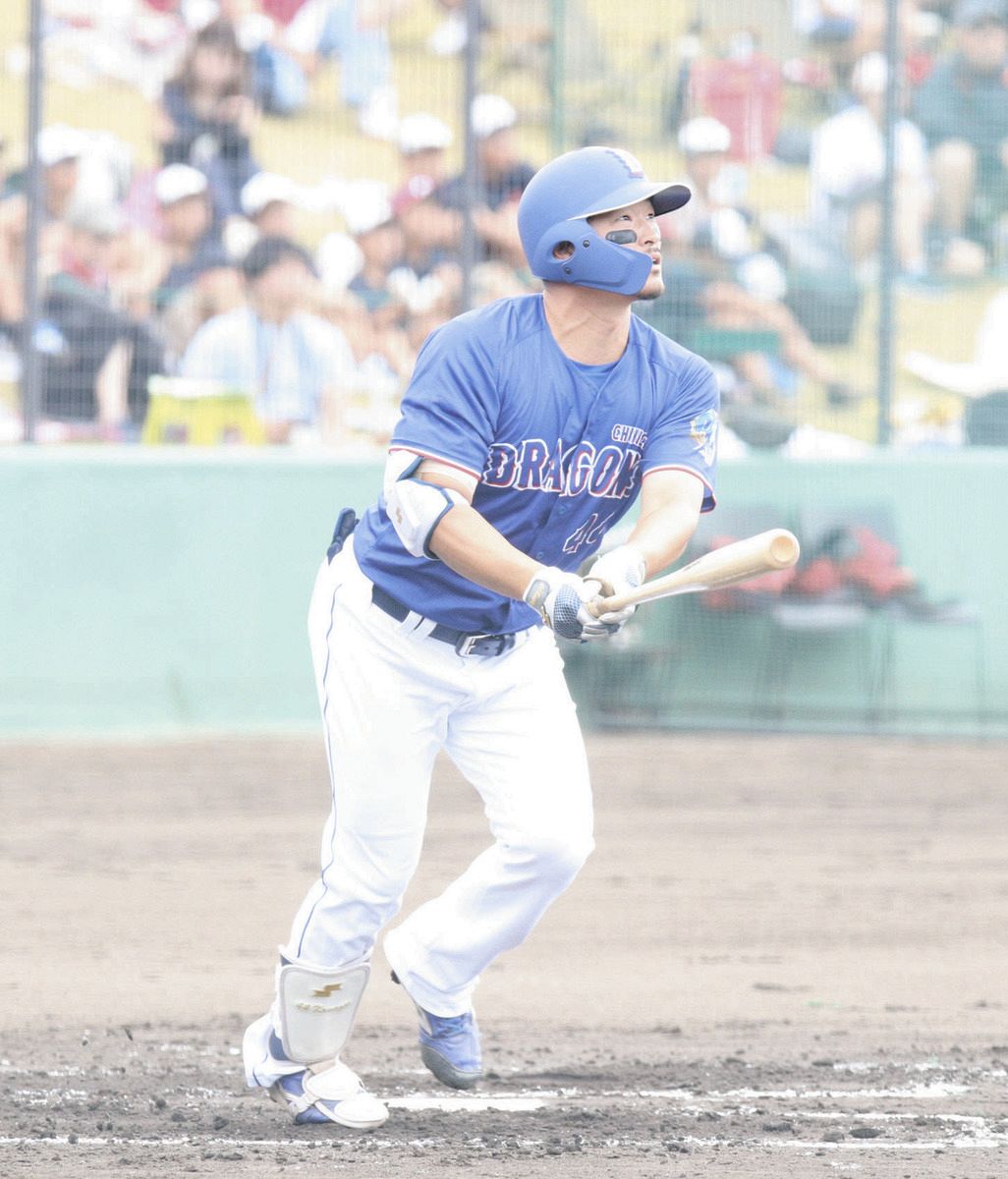 ４回１死から右翼へ先制ソロを放つ川越
