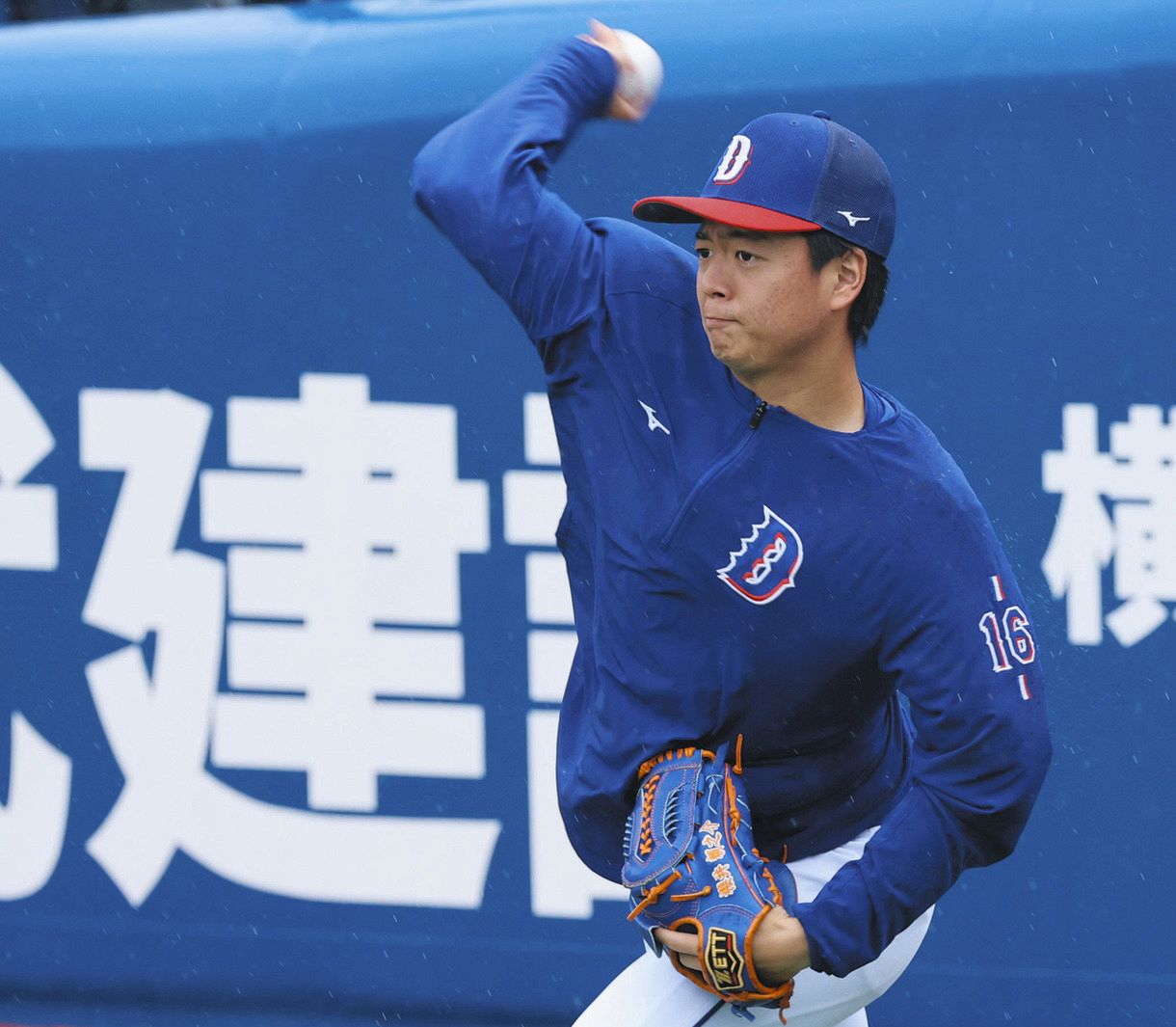 キャッチボールをする桜井頼之介