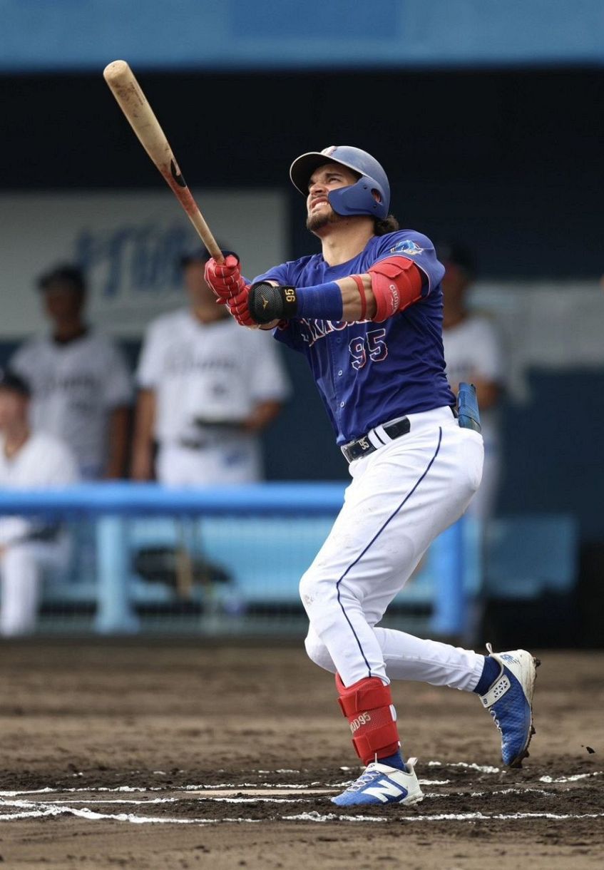 ６回表無死一塁、ロドリゲスが２ランを放つ