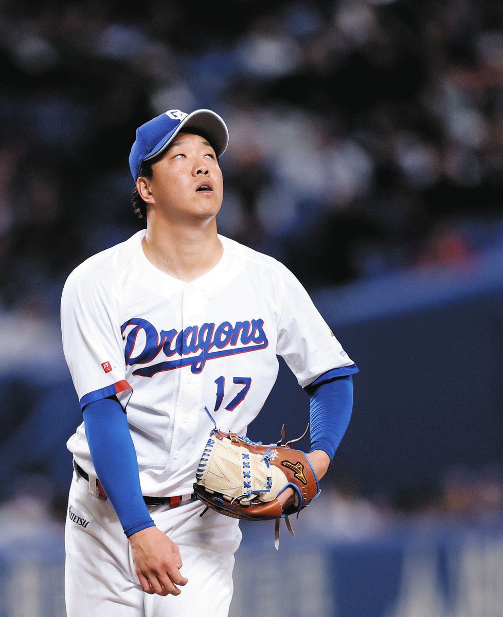 ３回表２死二塁、マッカスカーに右越え２ランを許す柳