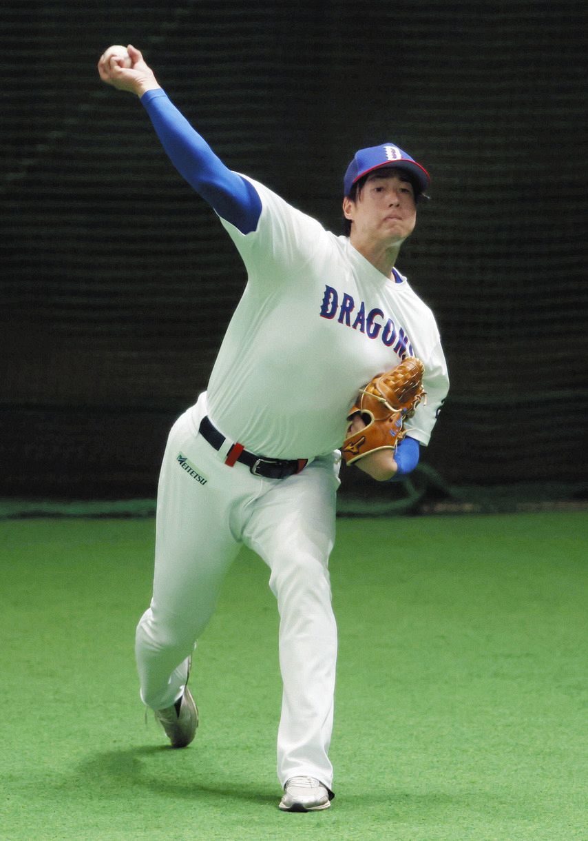 キャッチボールする梅津