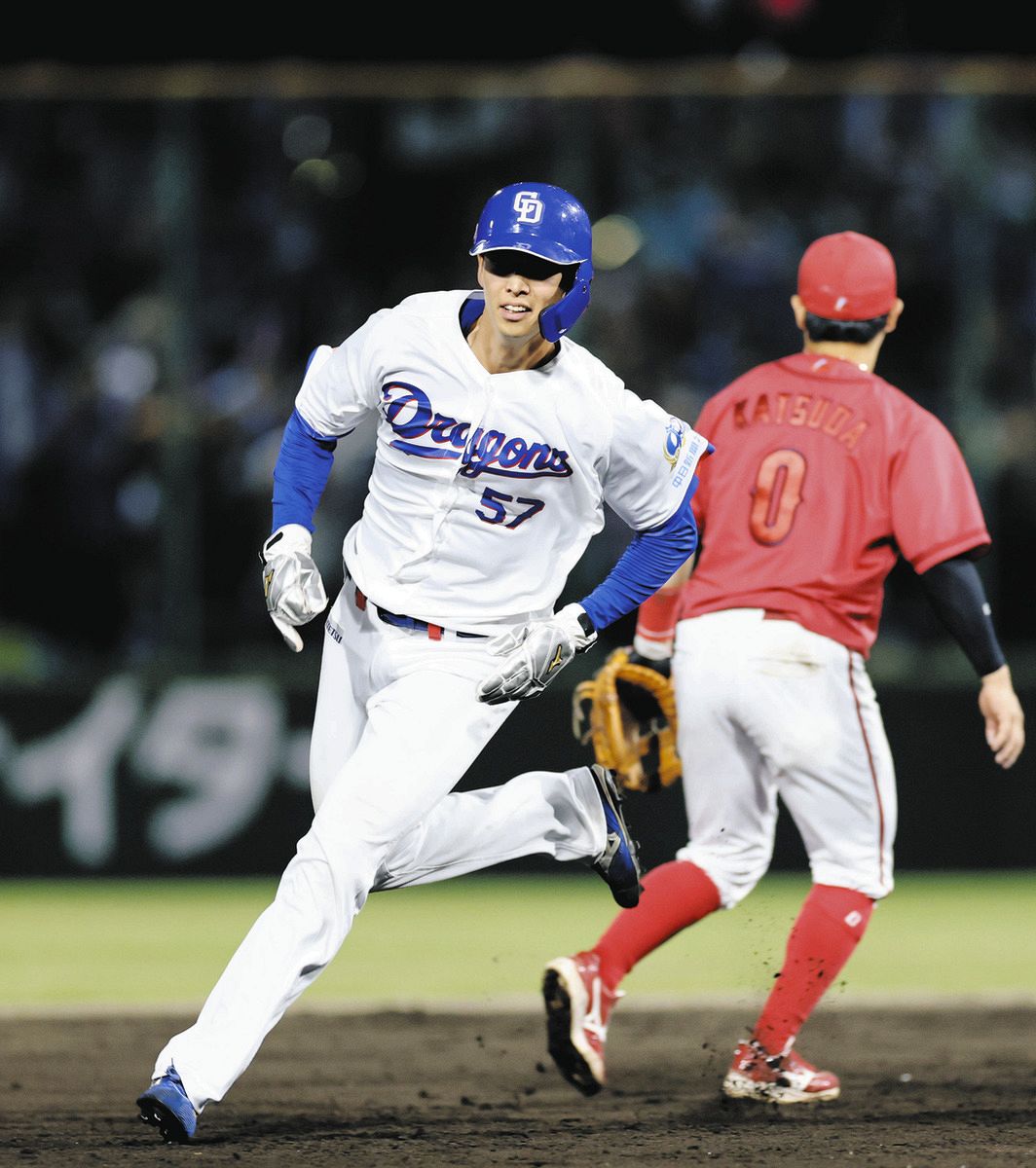 ５回裏２死一、三塁、高橋周の右前適時打で三進する一走花田