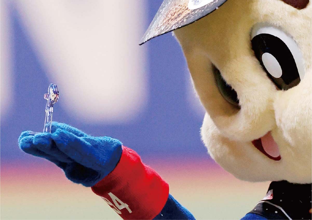 ★8月★　アクリルスタンドを手に乗せて