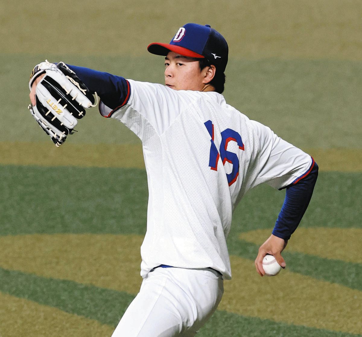 キャッチボールする桜井