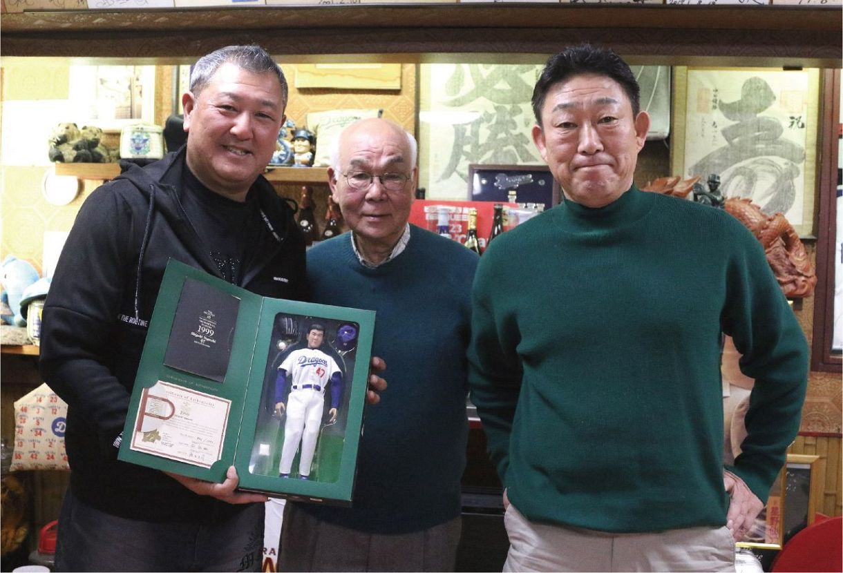 野口茂樹さん（左）、早川実さん（中央）とともに出演したＹｏｕＴｕｂｅの「ピカイチ名古屋チャンネル」の収録を終えた中村武志さん＝いずれも名古屋市内で
