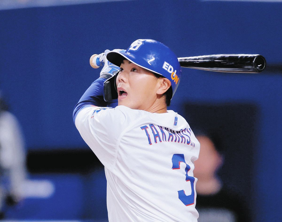 ６回裏１死三塁、高橋周が左前へ適時打を放つ