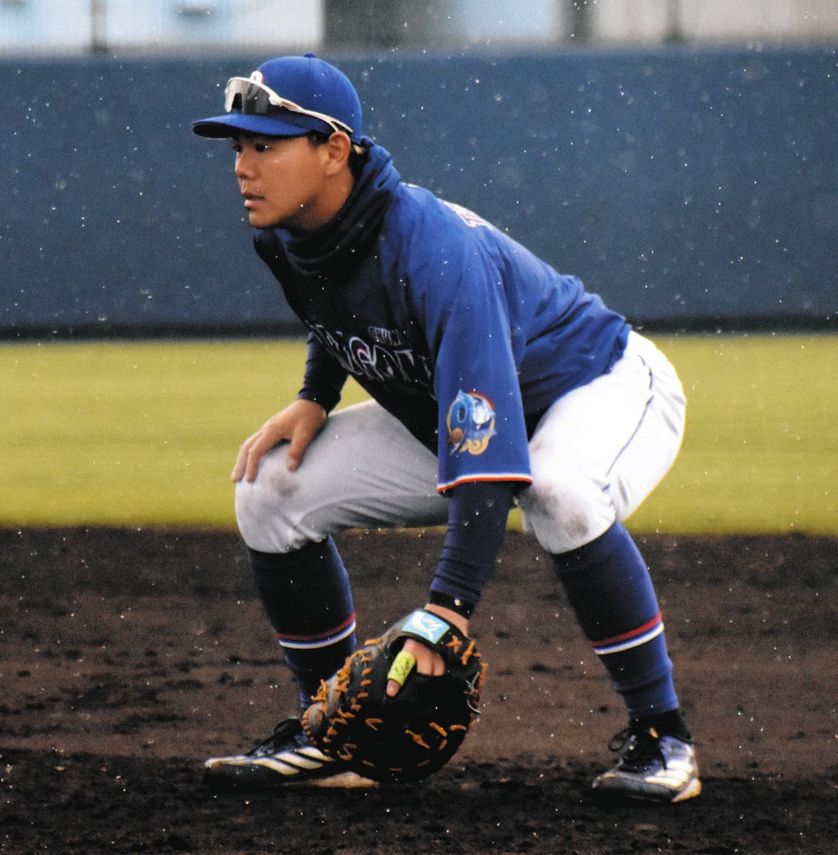 対外試合で今季初めて一塁守備に就いた高橋周