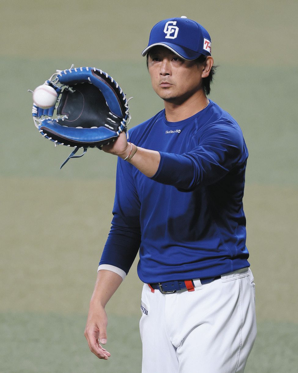 キャッチボールする涌井