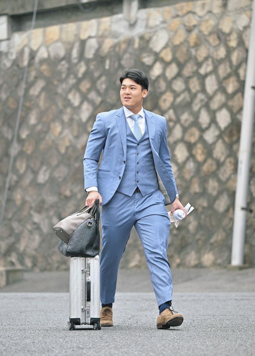 高知での秋季キャンプに向け移動する石川昂