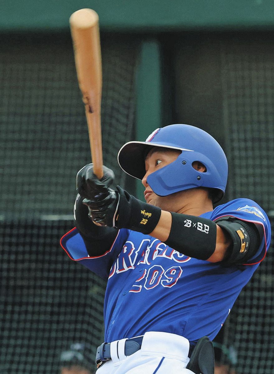 ３回表２死、福元が左中間に本塁打を放つ