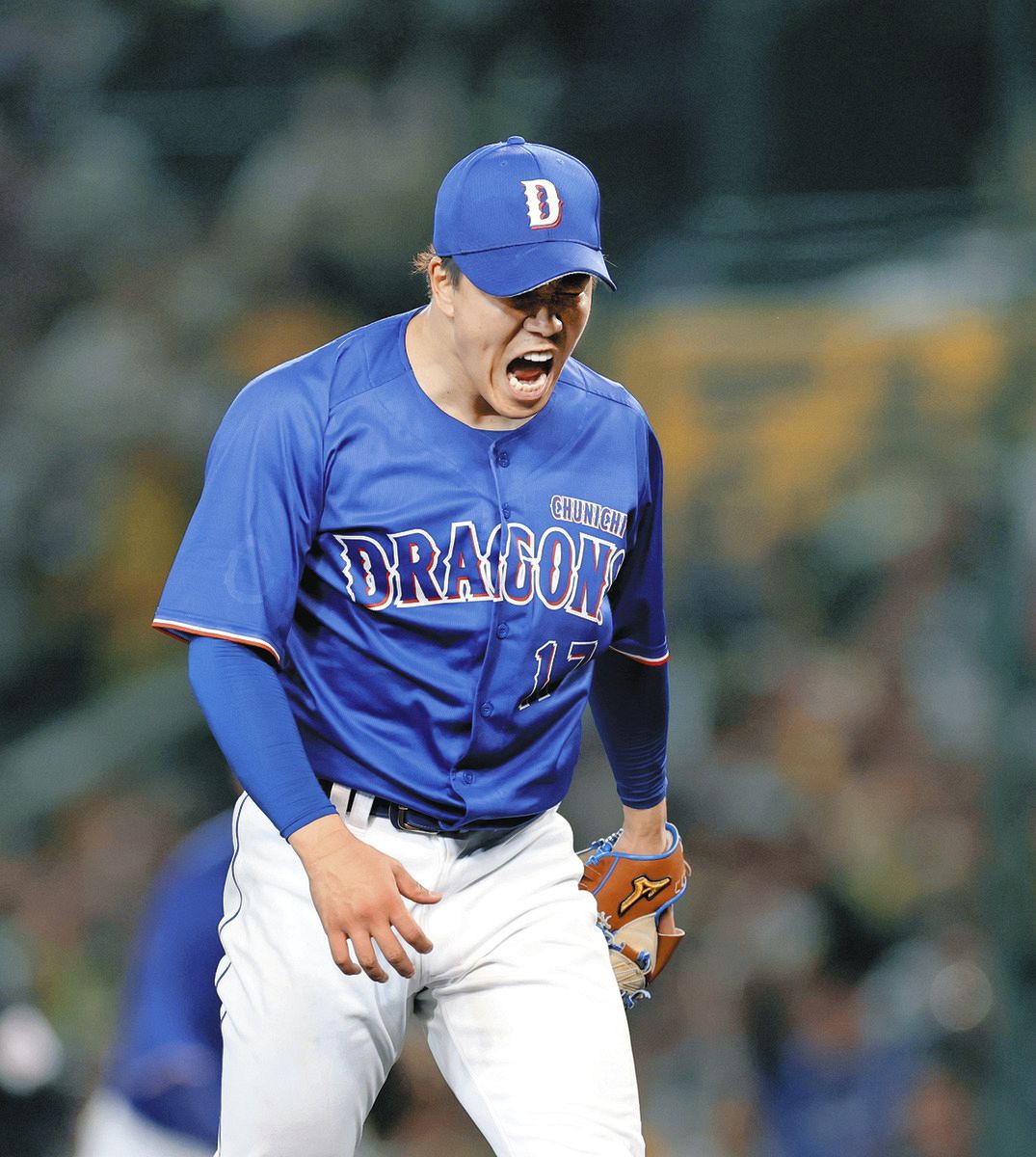 6回裏2死満塁、近本を空振り三振に仕留め、雄たけびを上げる柳