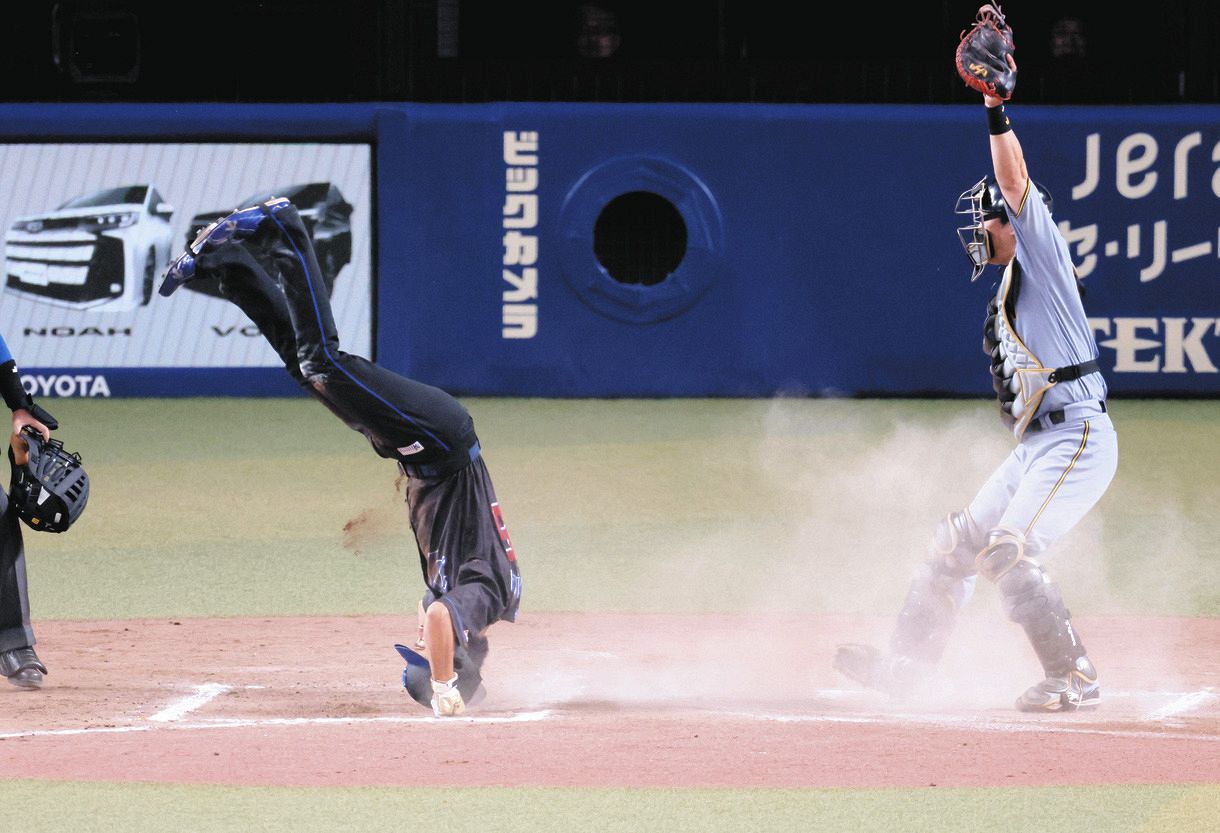 ７回裏２死一、二塁、細川の遊撃内野安打で、二走土田がホームを突くがタッチアウトとなる。捕手伏見
