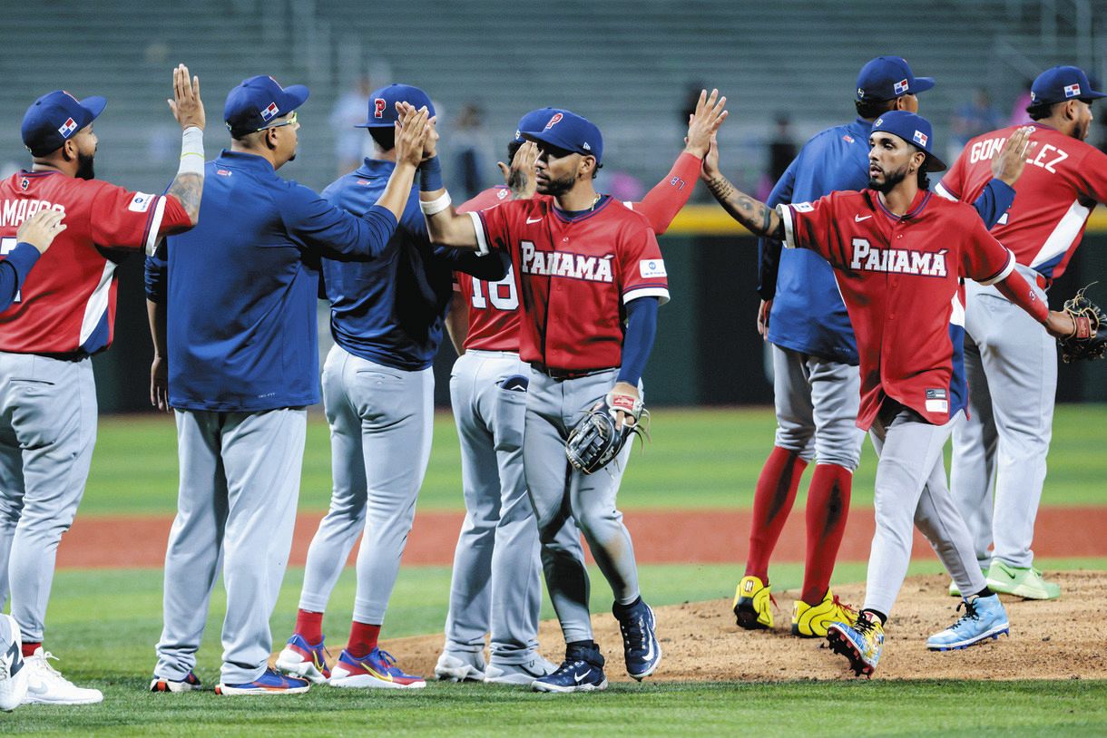 勝利を喜ぶパナマの選手たち（AP）