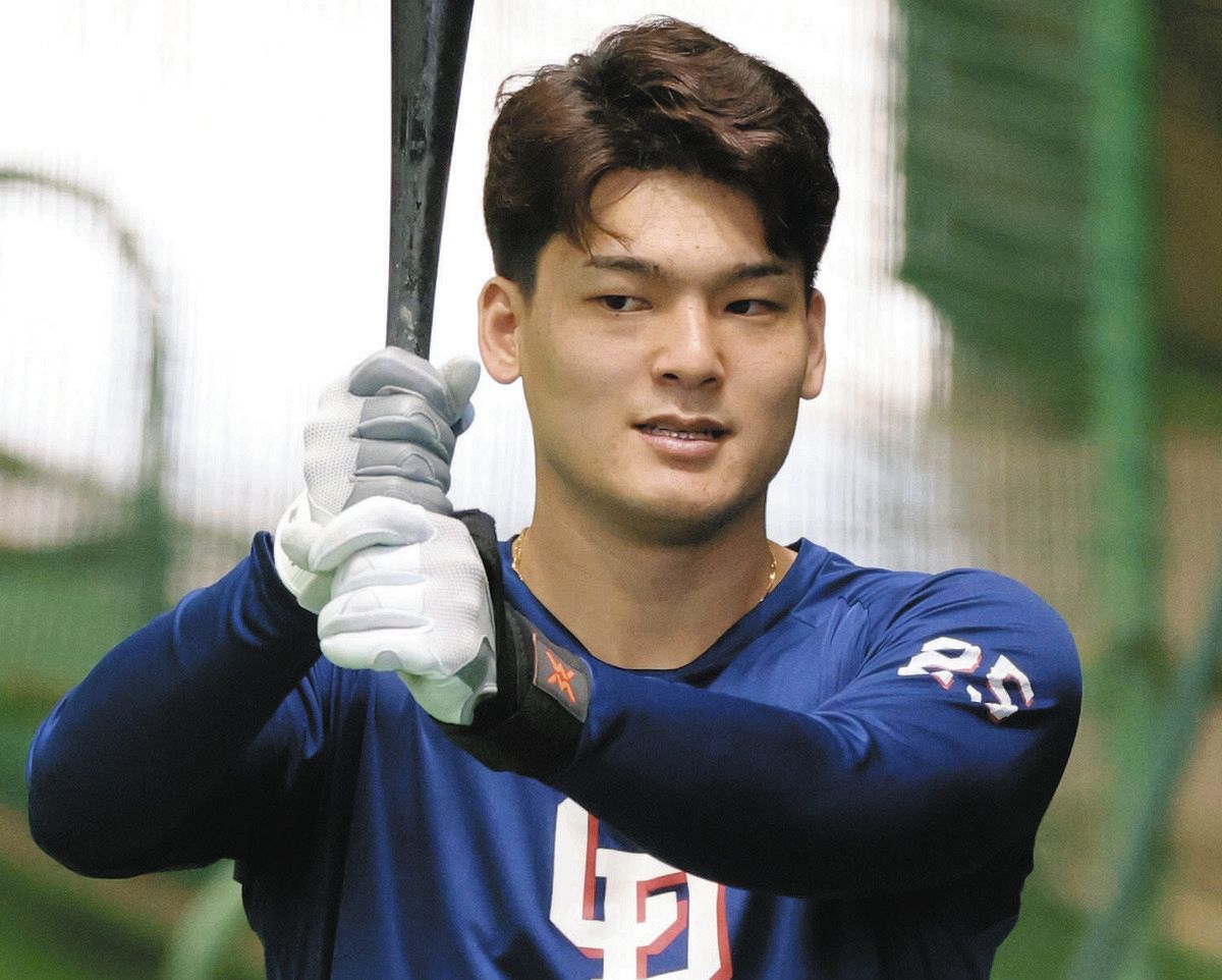打撃練習する石川昂