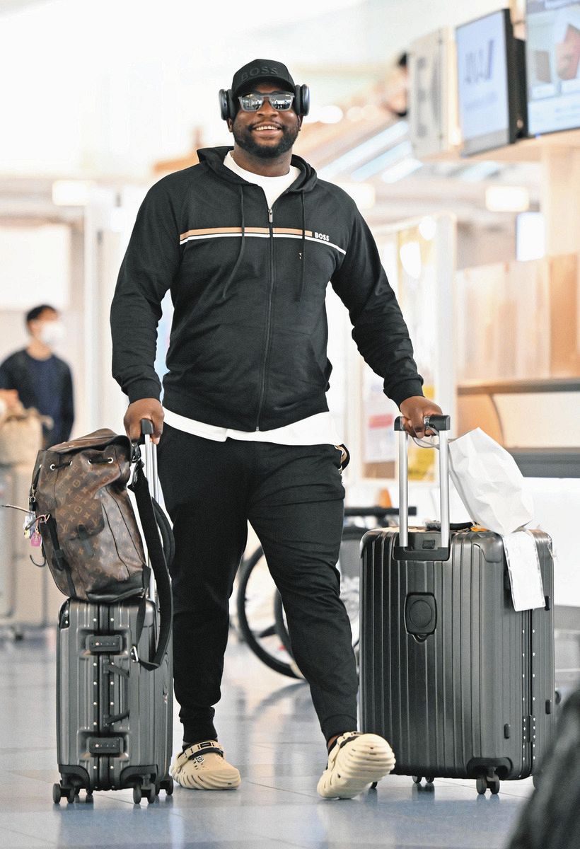 帰国のため、羽田空港に到着したサノー