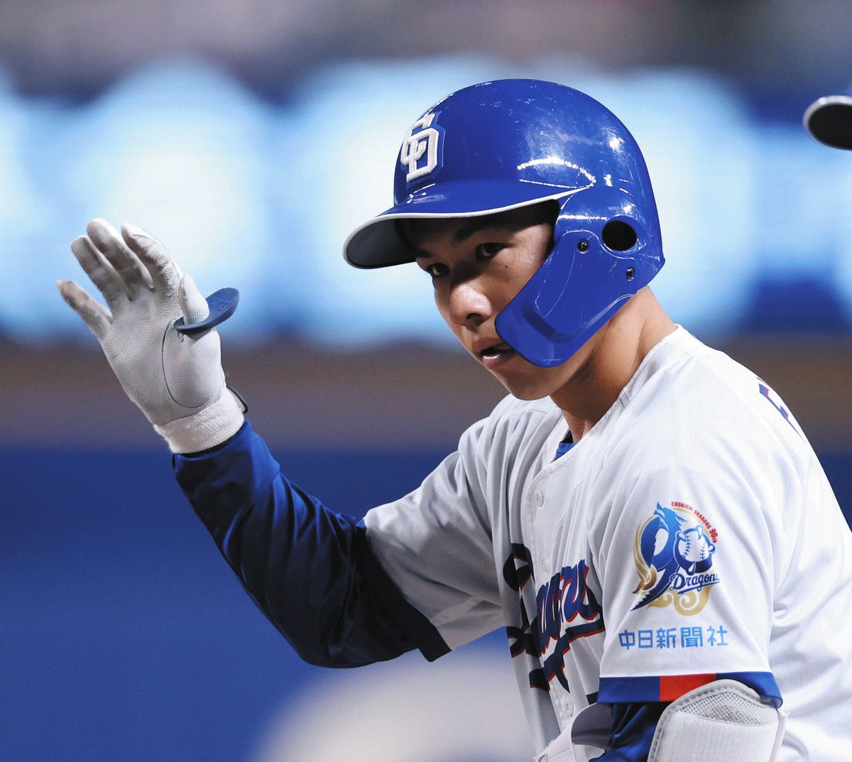 ２回裏、中前適時打を放ちポーズをとる福永