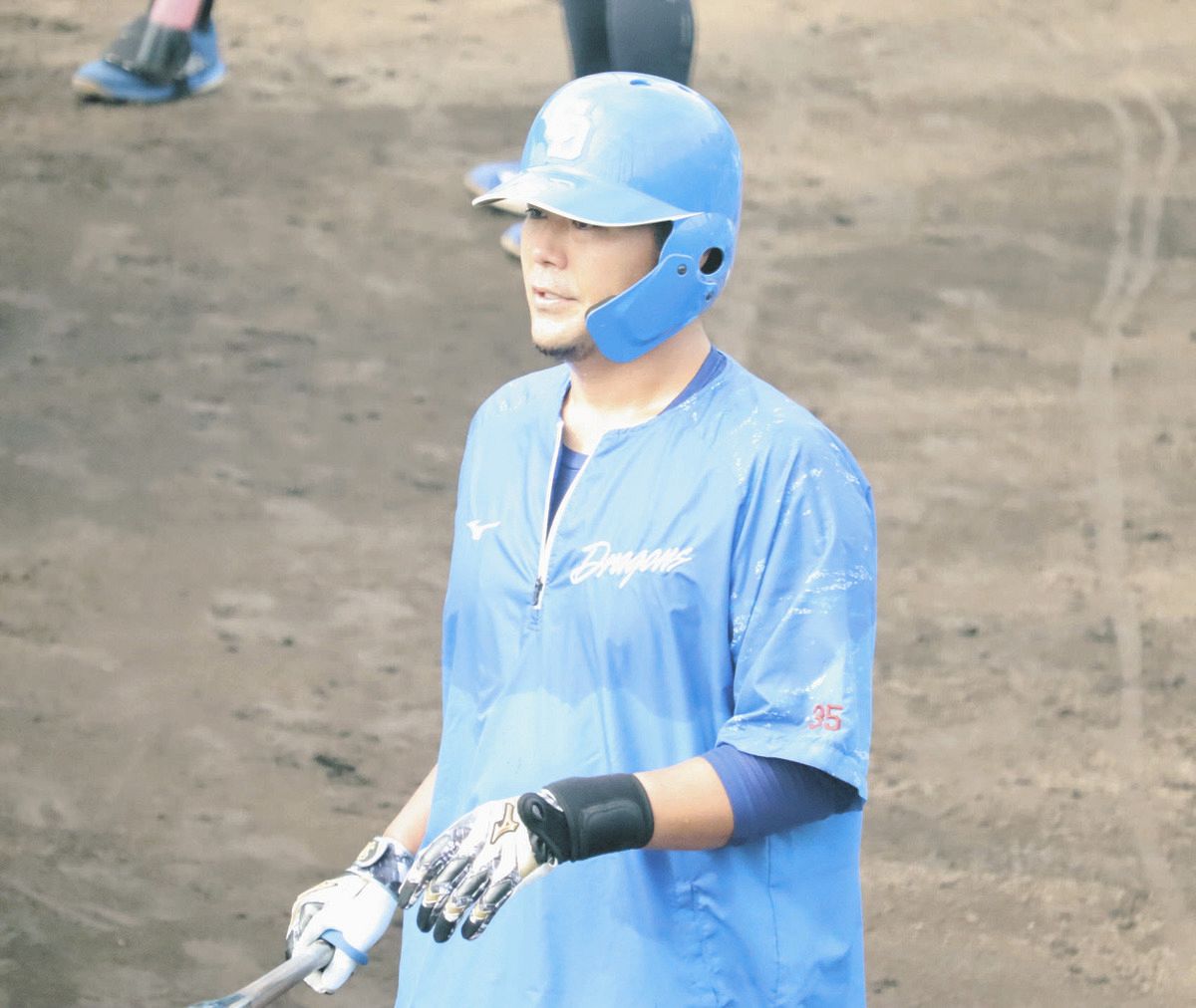 打撃練習する中日・木下