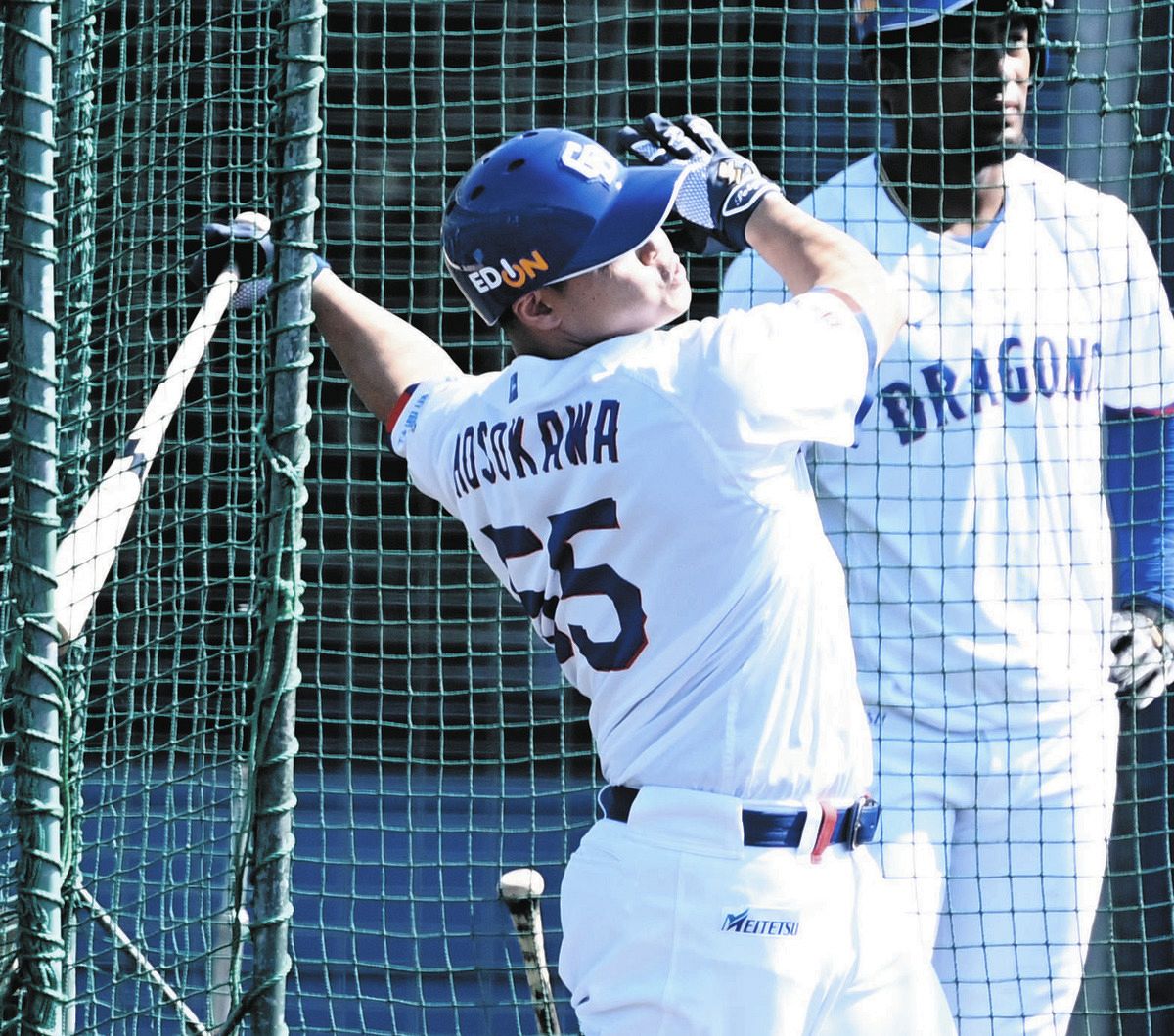 打撃練習する細川