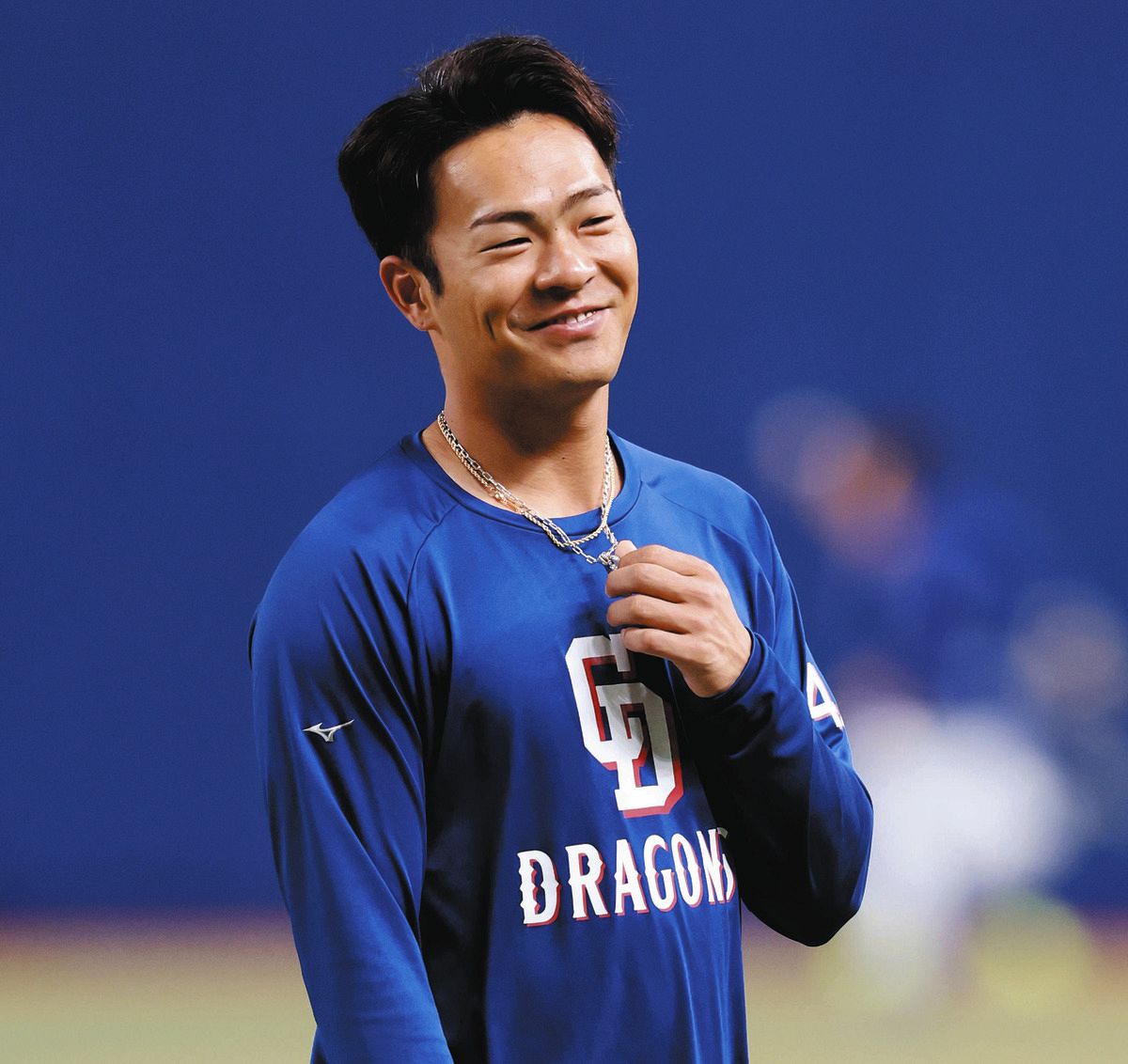 練習の合間に笑顔を見せる土田