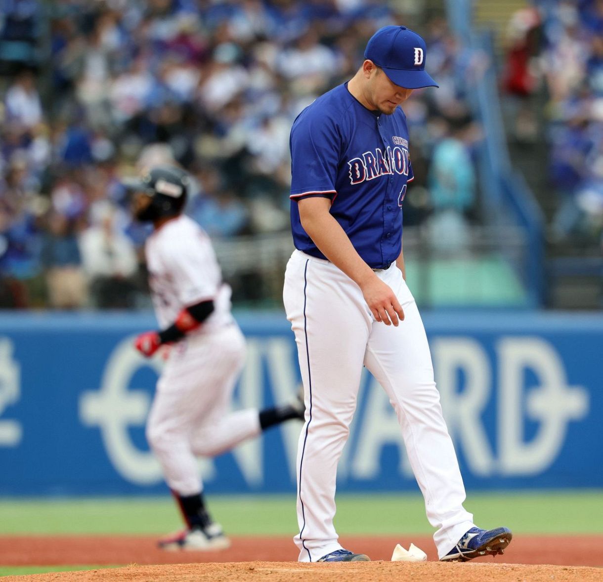 7回裏、サンタナ㊧に2ランを浴びた勝野
