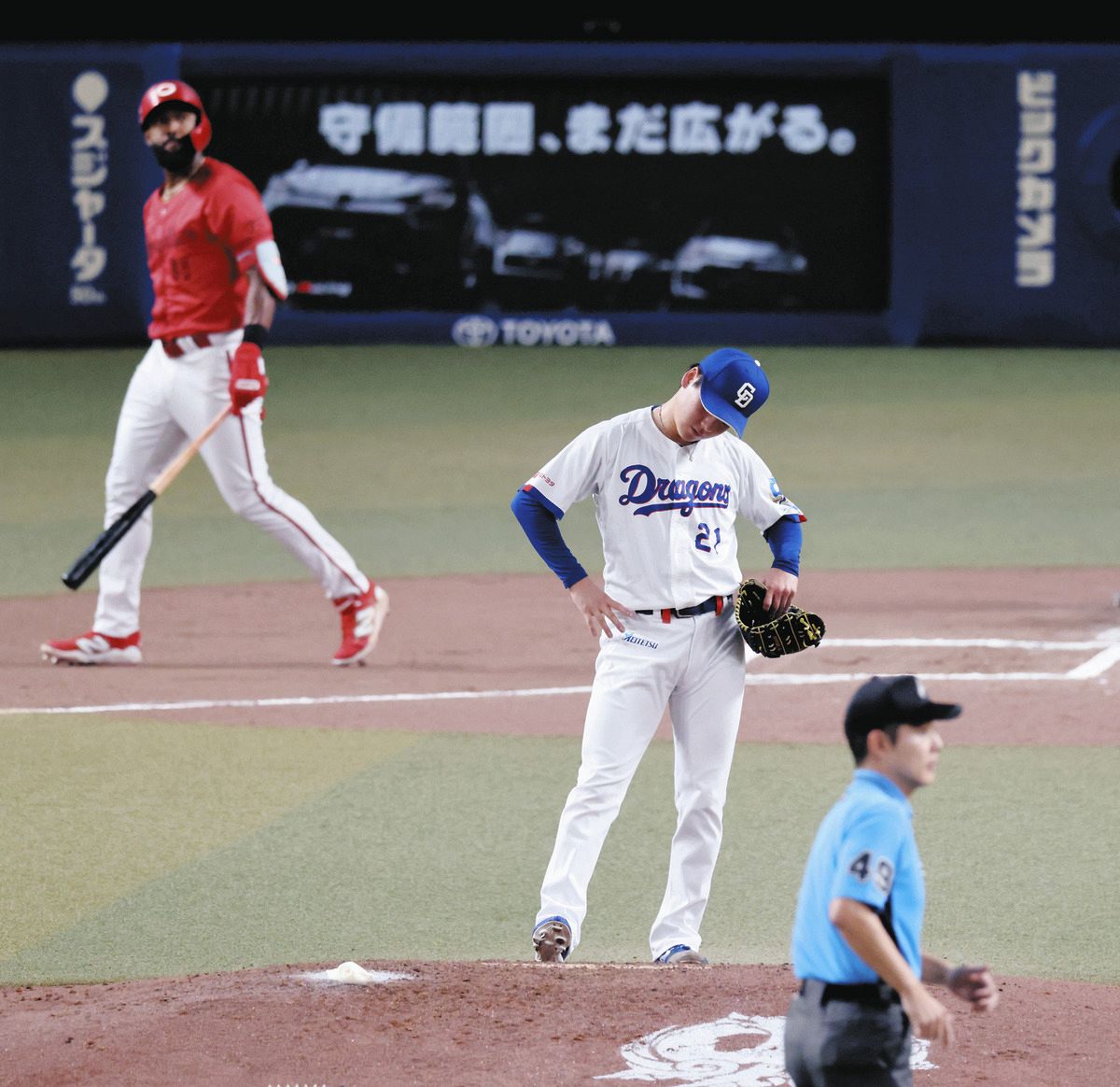 ６回表１死一、三塁、広島・ファビアンに逆転３ランを許した金丸