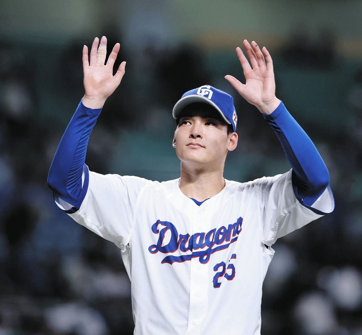 ヤクルトに勝利し声援に応える石川昂