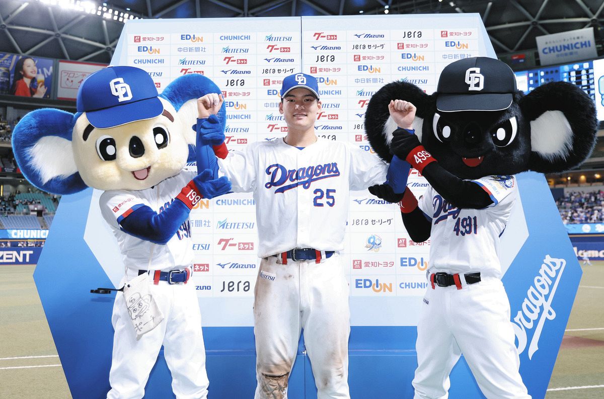 お立ち台でポーズをとる石川昂