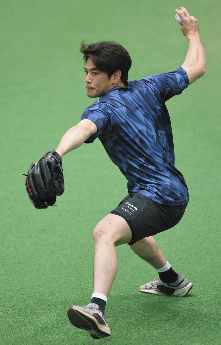 キャッチボールで調整する宮内