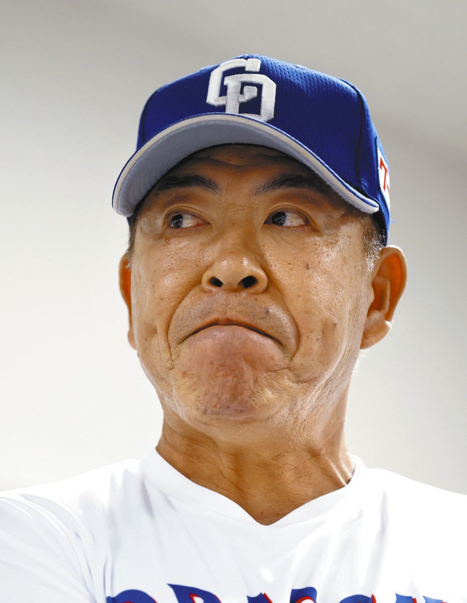 今季限りで辞任することを明かした井上監督