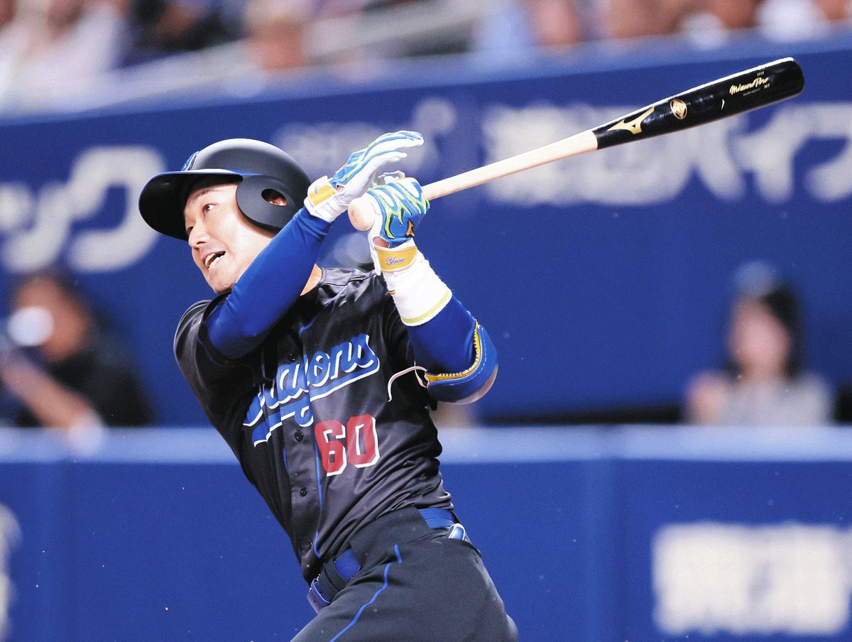 ７回裏２死、山本が三塁内野安打を放つ