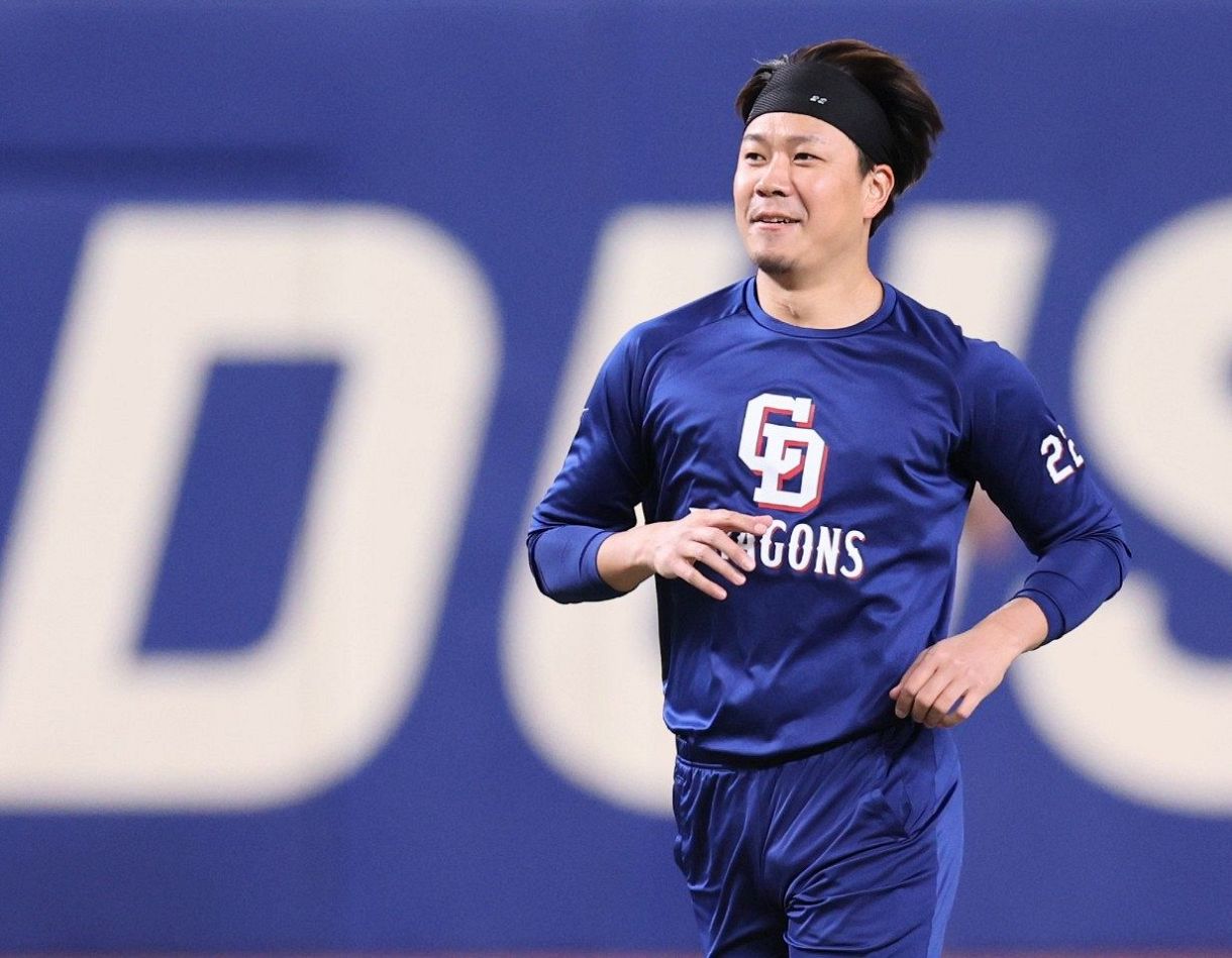 ウオーミングアップする大野